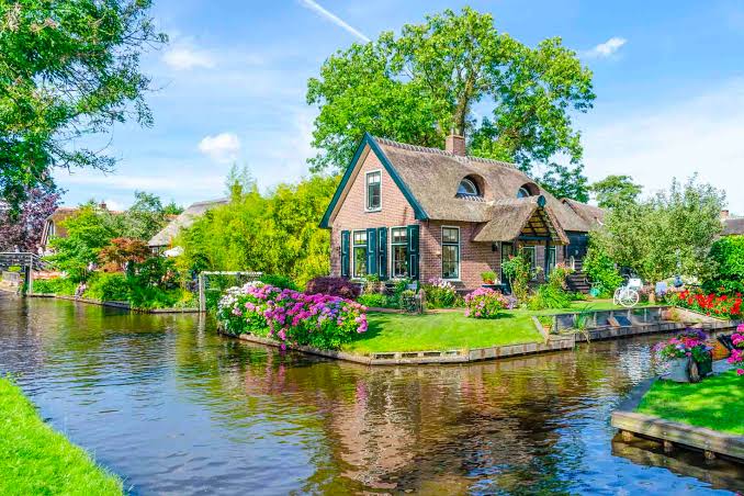 Kampung aneh Giethoorn, Belanda