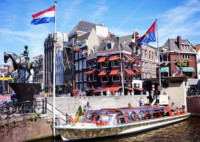 Belanda dijuluki Venesia dari Utara.